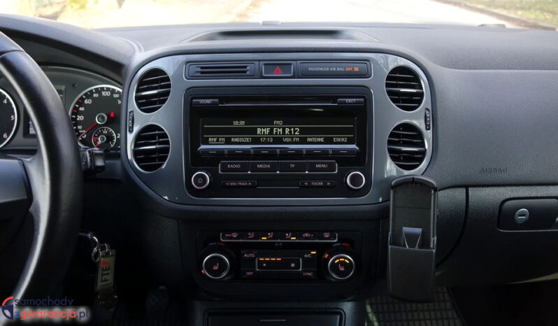 VOLKSWAGEN Tiguan  | 4×4 (doł. automatycznie) | Manualna | 140 KM | Szary full