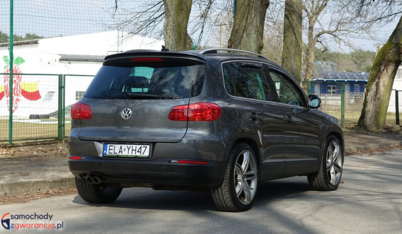 VOLKSWAGEN Tiguan  | 4×4 (doł. automatycznie) | Manualna | 140 KM | Szary full