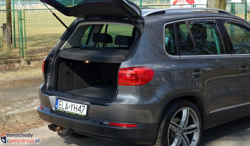 VOLKSWAGEN Tiguan  | 4×4 (doł. automatycznie) | Manualna | 140 KM | Szary full
