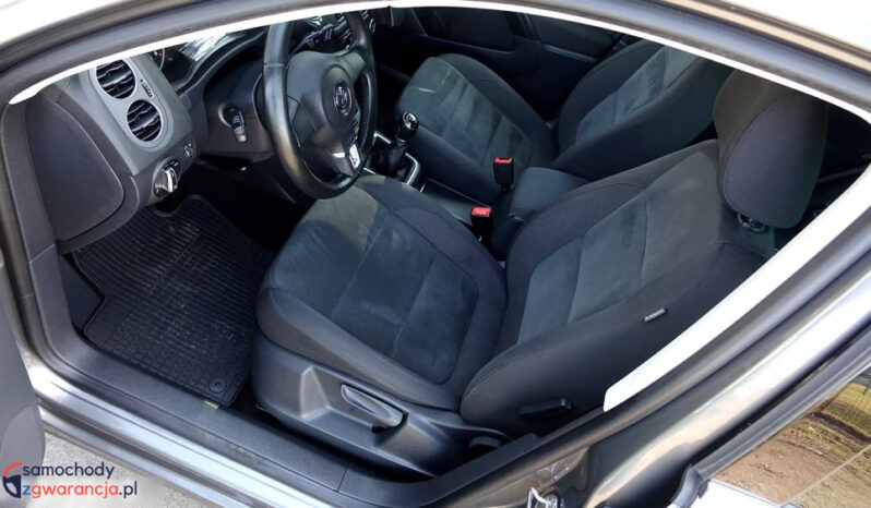 VOLKSWAGEN Tiguan  | 4×4 (doł. automatycznie) | Manualna | 140 KM | Szary full