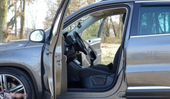 VOLKSWAGEN Tiguan  | 4×4 (doł. automatycznie) | Manualna | 140 KM | Szary full