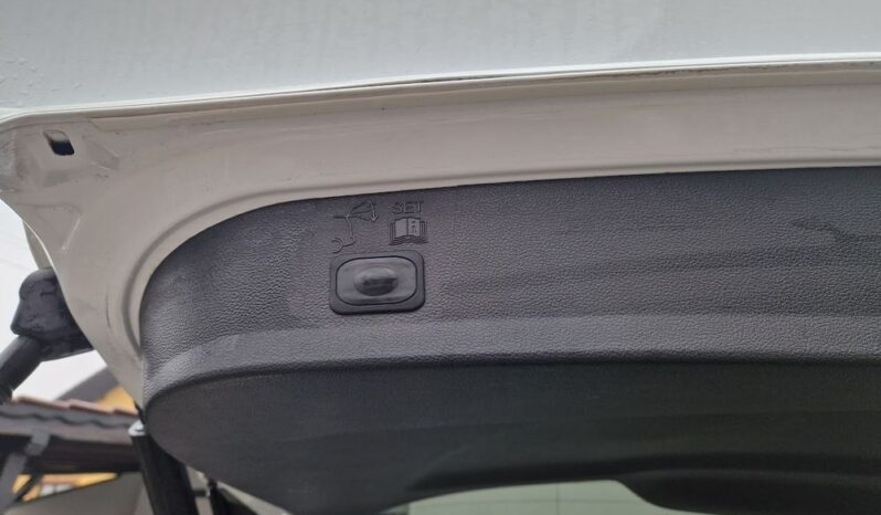 FORD Kuga  | 4×4 (stały) | Manualna | 140 KM | Biały full