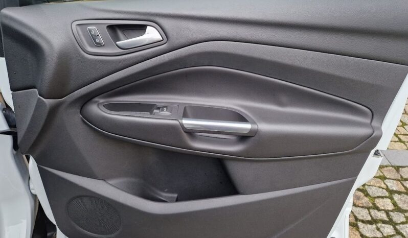 FORD Kuga  | 4×4 (stały) | Manualna | 140 KM | Biały full