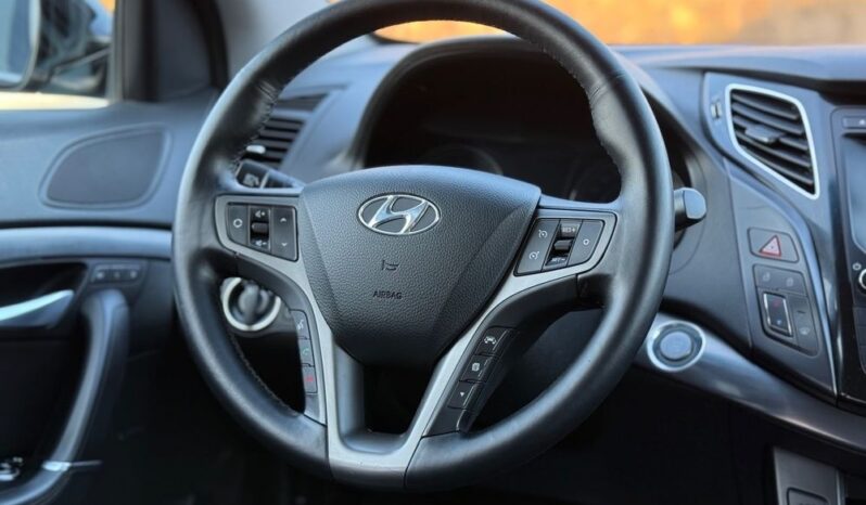 HYUNDAI i40  | FWD (przód) | Automatyczna | 141 KM | Czarny full