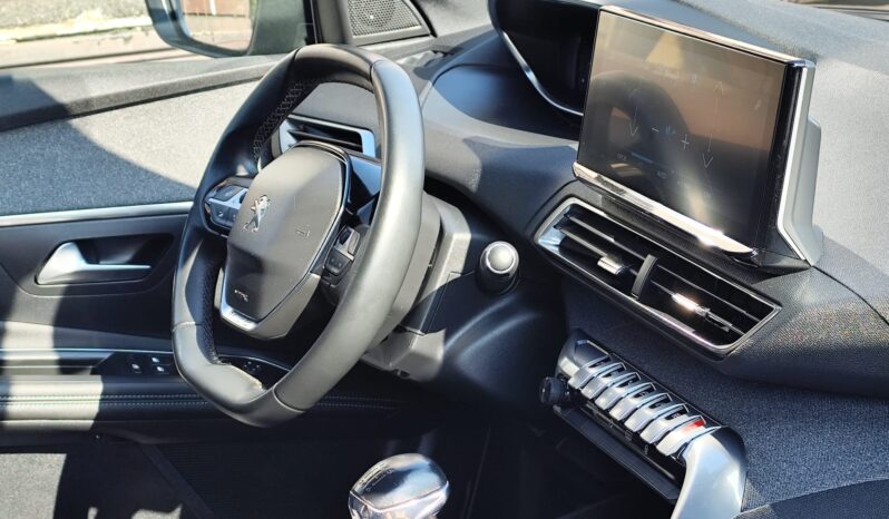 PEUGEOT 3008  | FWD (przód) | Manualna | 131 KM | Niebieski full