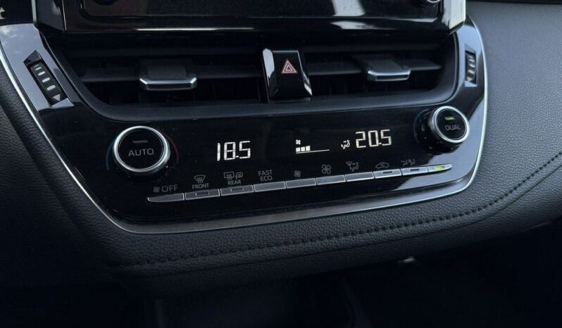 TOYOTA Corolla  | FWD (przód) | Manualna | 125 KM | Srebrny full