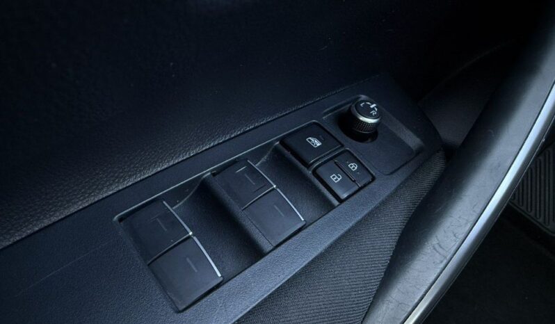 TOYOTA Corolla  | FWD (przód) | Manualna | 125 KM | Srebrny full