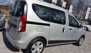 DACIA Dokker  | FWD (przód) | Manualna | 102 KM | Srebrny full