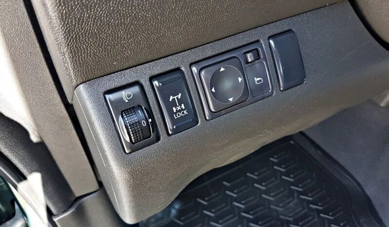 NISSAN Navara  | 4×4 (doł. ręcznie) | Manualna | 190 KM | Zielony full