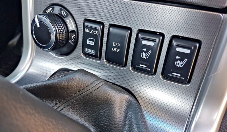 NISSAN Navara  | 4×4 (doł. ręcznie) | Manualna | 190 KM | Zielony full