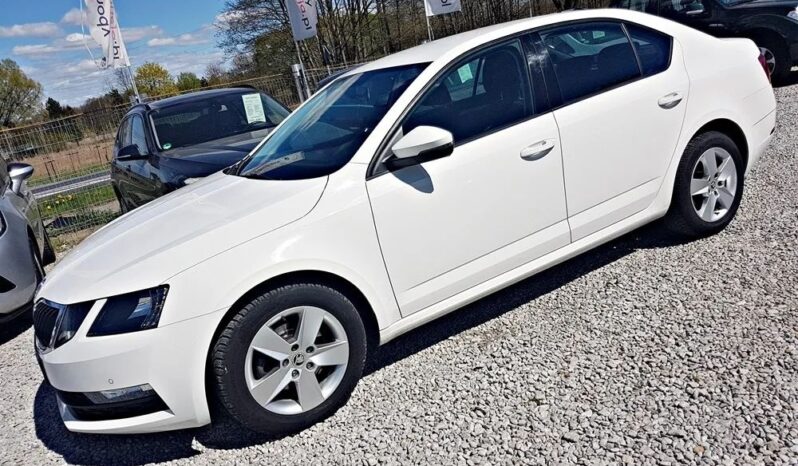 SKODA Octavia  | FWD (przód) | Manualna | 150 KM | Biały full