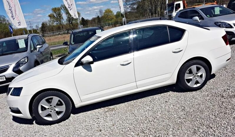 SKODA Octavia  | FWD (przód) | Manualna | 150 KM | Biały full