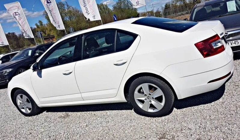 SKODA Octavia  | FWD (przód) | Manualna | 150 KM | Biały full