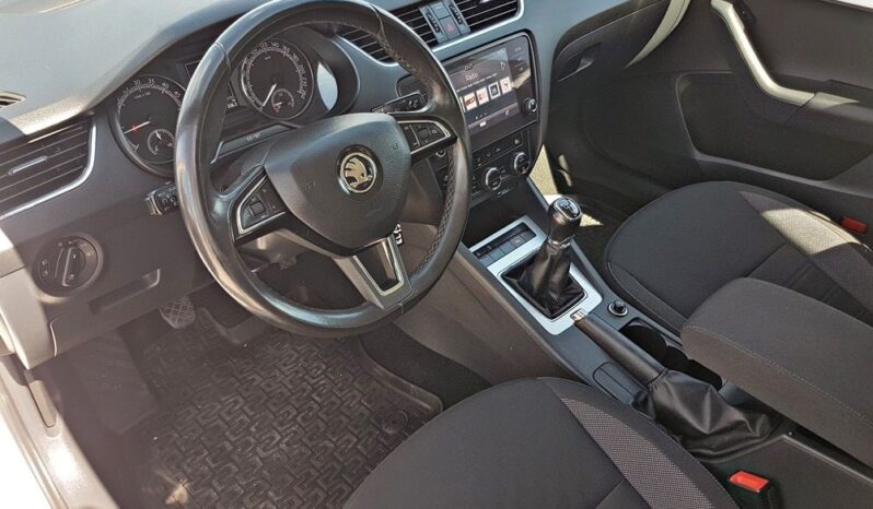 SKODA Octavia  | FWD (przód) | Manualna | 150 KM | Biały full