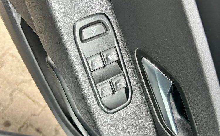 DACIA Duster  | 4×4 (doł. ręcznie) | Manualna | 115 KM | Srebrny full