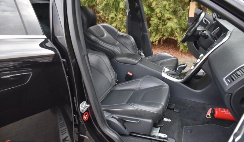 VOLVO XC 60 | FWD (przód) | Automatyczna | 150 KM | Czarny full