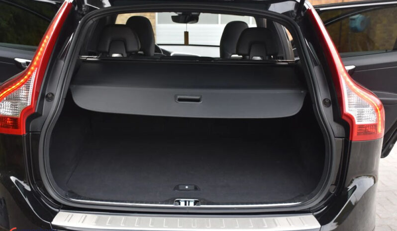 VOLVO XC 60 | FWD (przód) | Automatyczna | 150 KM | Czarny full