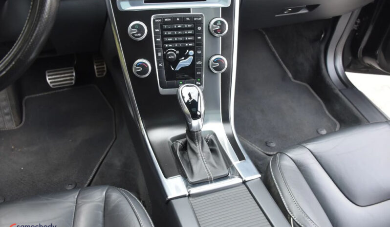 VOLVO XC 60 | FWD (przód) | Automatyczna | 150 KM | Czarny full