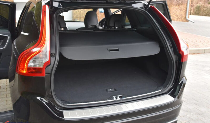 VOLVO XC 60 | FWD (przód) | Automatyczna | 150 KM | Czarny full