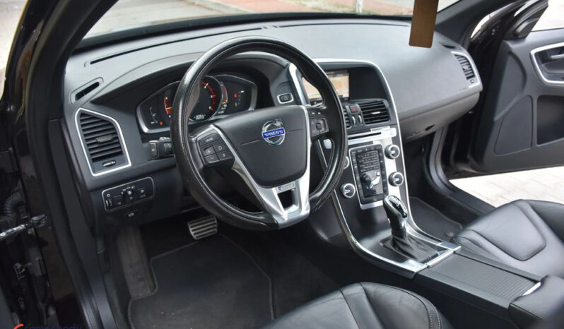 VOLVO XC 60 | FWD (przód) | Automatyczna | 150 KM | Czarny full