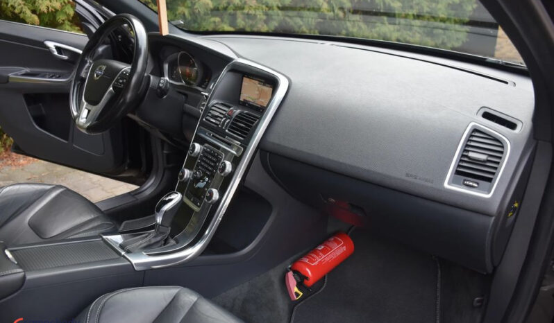 VOLVO XC 60 | FWD (przód) | Automatyczna | 150 KM | Czarny full