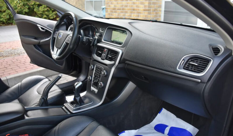 VOLVO V40  | FWD (przód) | Manualna | 120 KM | Czarny full