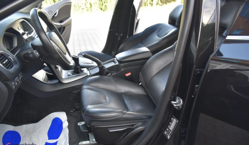 VOLVO V40  | FWD (przód) | Manualna | 120 KM | Czarny full