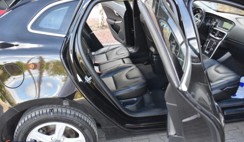 VOLVO V40  | FWD (przód) | Manualna | 120 KM | Czarny full