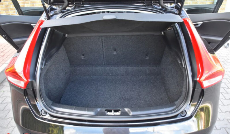 VOLVO V40  | FWD (przód) | Manualna | 120 KM | Czarny full