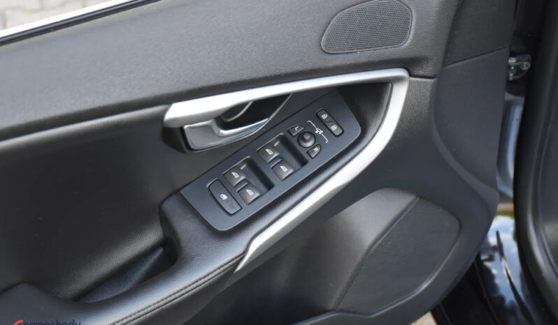 VOLVO V40  | FWD (przód) | Manualna | 120 KM | Czarny full