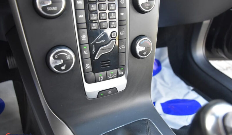 VOLVO V40  | FWD (przód) | Manualna | 120 KM | Czarny full