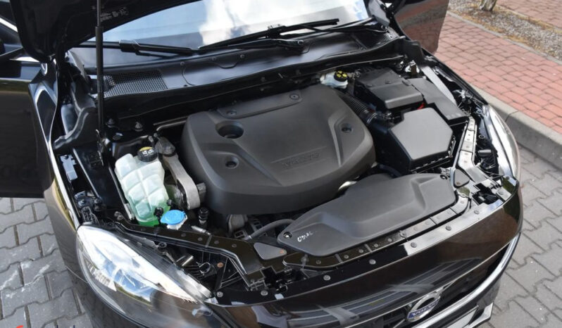 VOLVO V40  | FWD (przód) | Manualna | 120 KM | Czarny full