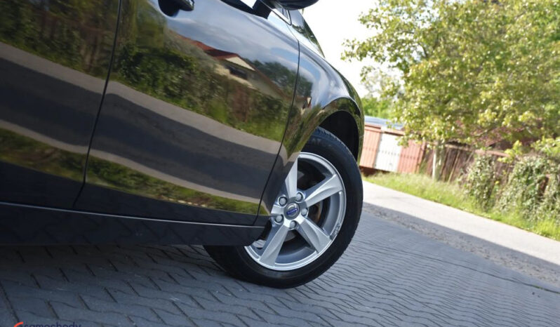 VOLVO V40  | FWD (przód) | Manualna | 120 KM | Czarny full