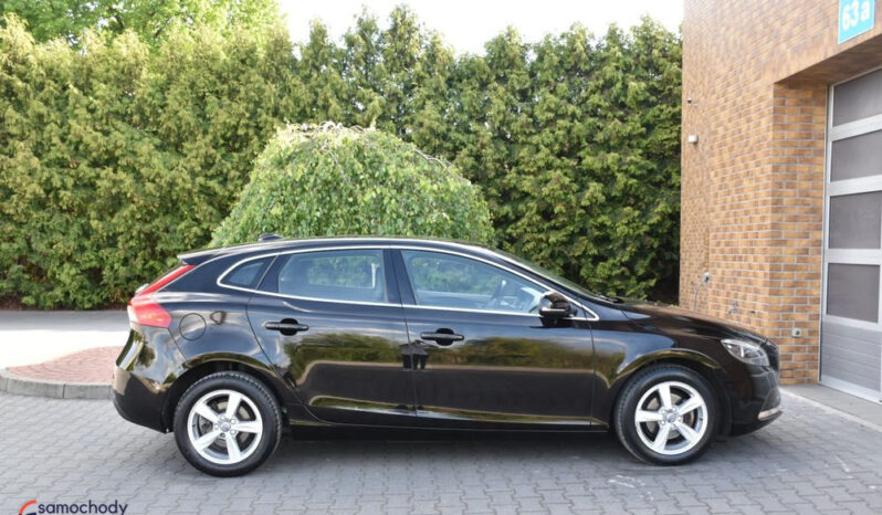 VOLVO V40  | FWD (przód) | Manualna | 120 KM | Czarny full