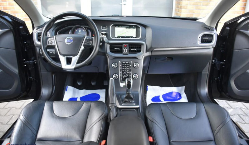 VOLVO V40  | FWD (przód) | Manualna | 120 KM | Czarny full