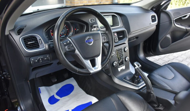 VOLVO V40  | FWD (przód) | Manualna | 120 KM | Czarny full