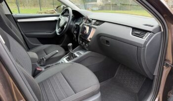 SKODA Octavia  | FWD (przód) | Manualna | 150 KM | Brązowy full