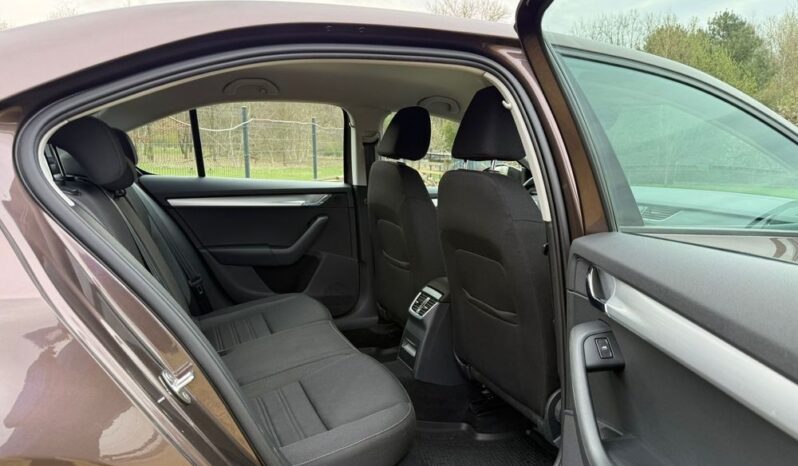 SKODA Octavia  | FWD (przód) | Manualna | 150 KM | Brązowy full