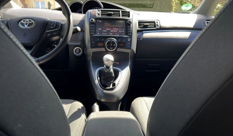 TOYOTA Verso | FWD (przód) | Manualna | 147 KM | Szary full