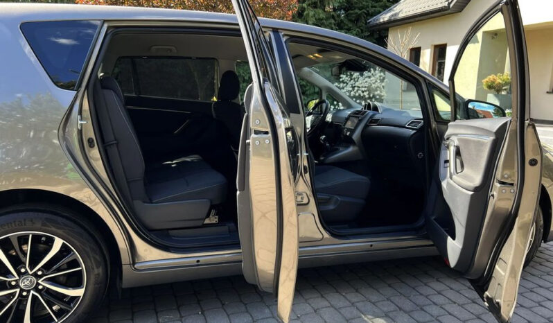 TOYOTA Verso | FWD (przód) | Manualna | 147 KM | Szary full
