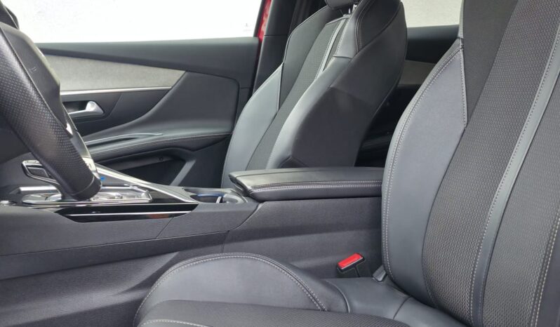 PEUGEOT 3008  | FWD (przód) | Automatyczna | 131 KM | Czerwony full
