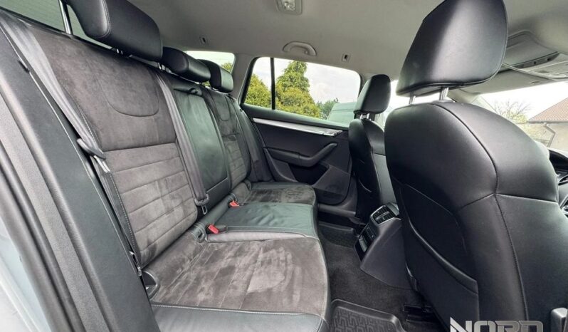 SKODA Octavia  | 4×4 (stały) | Manualna | 150 KM | Srebrny full