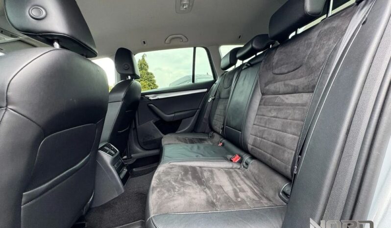 SKODA Octavia  | 4×4 (stały) | Manualna | 150 KM | Srebrny full