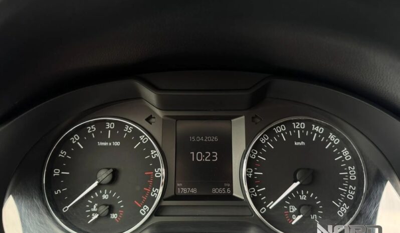 SKODA Octavia  | 4×4 (stały) | Manualna | 150 KM | Srebrny full