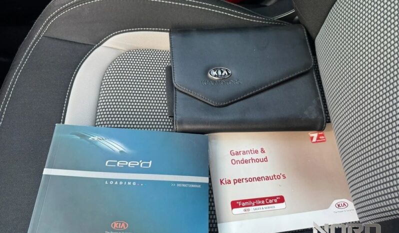 KIA Ceed  | FWD (przód) | Manualna | 135 KM | Beżowy full