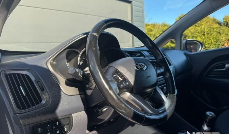 KIA Rio  | FWD (przód) | Manualna | 85 KM | Srebrny full