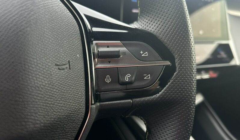 PEUGEOT 308  | przedni | Automatyczna | 130 KM | bialy full