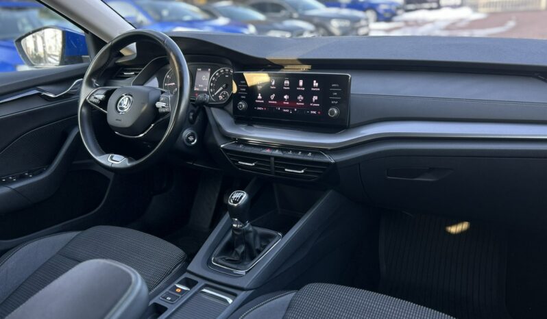SKODA Octavia  | przedni | Manualna | 110 KM | Niebieski full