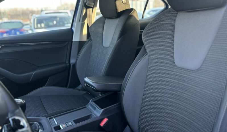 SKODA Octavia  | przedni | Manualna | 110 KM | Niebieski full