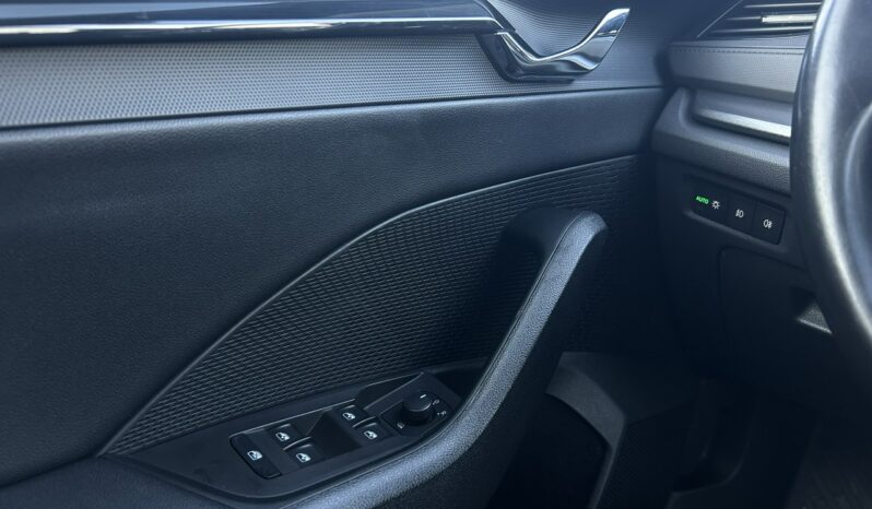 SKODA Octavia  | przedni | Manualna | 110 KM | Niebieski full